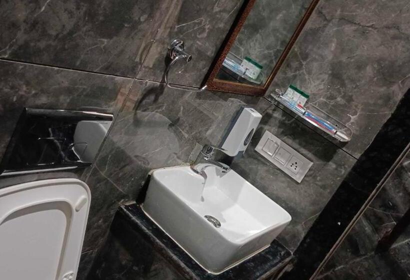 Трехместный Номер Deluxe, Pop 84706  J S R Palace Gardens