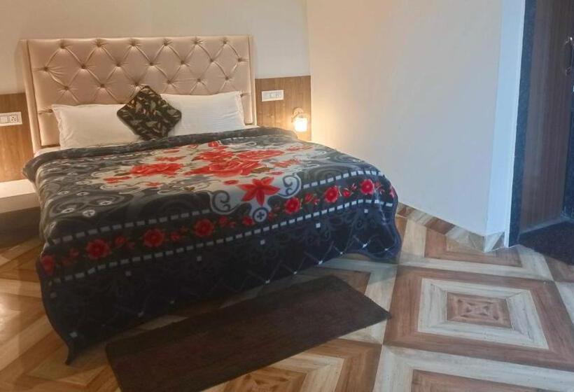 Трехместный Номер Deluxe, Pop 84706  J S R Palace Gardens