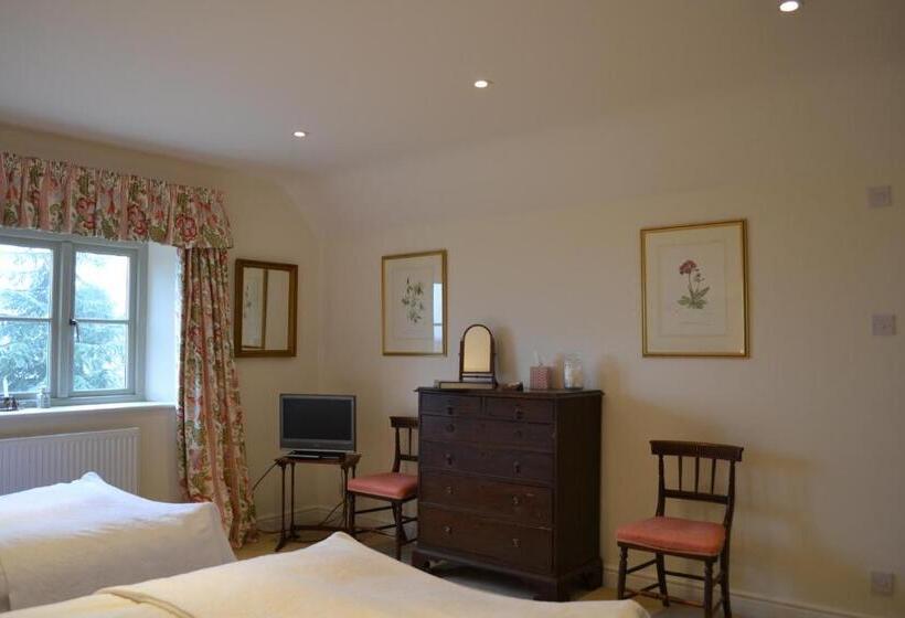 Номер Стандарт, Field End House Strawberry Lane Meysey Hampton