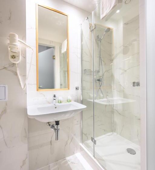 Номер Стандарт, Roombach Hotel Budapest Center