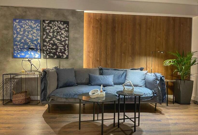 Полулюкс Вид на Море, Trokadero Boutique
