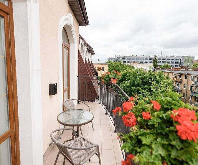 Полулюкс, Nota Bene Hotel & Restaurant
