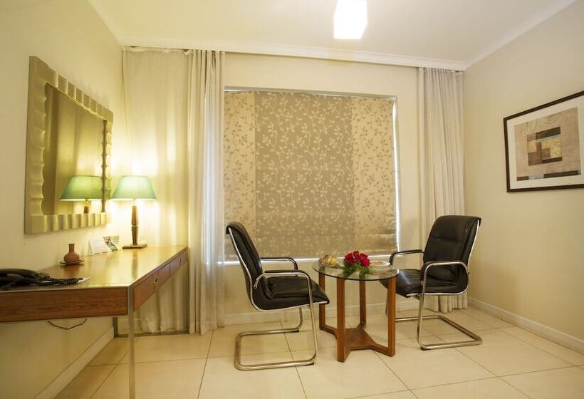 اتاق لوکس, The Hq