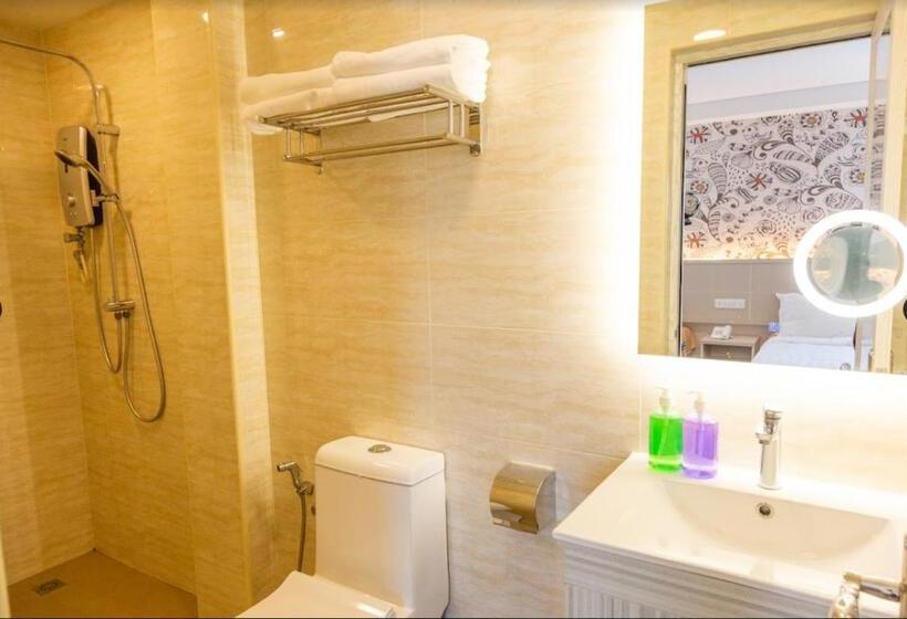 Семейный Номер, The Crown Hotel Klia