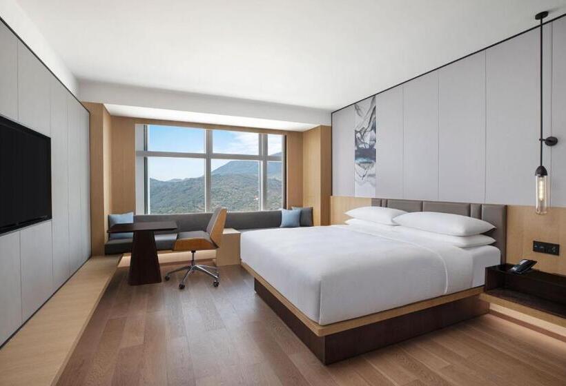 Номер Deluxe Кровать Кинг Вид на Город, Fairfield By Marriott Shenshan Special Cooperation Zone