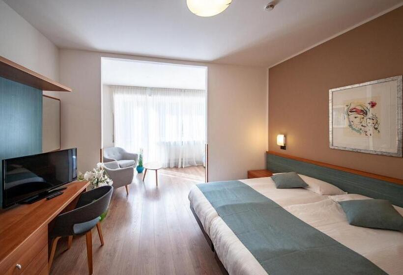 四人高级间, Albergo San Carlo