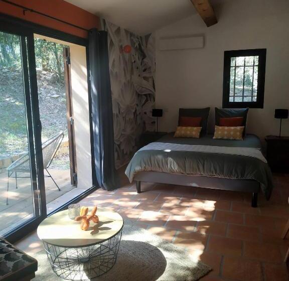 اتاق لوکس, Villa Bleucassis