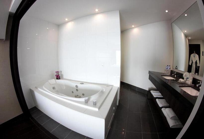 Полулюкс, Wyndham Guayaquil, Puerto Santa Ana
