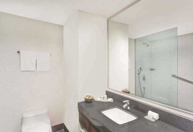 Номер Стандарт 2 Двуспальные Кровати, Wyndham Guayaquil, Puerto Santa Ana