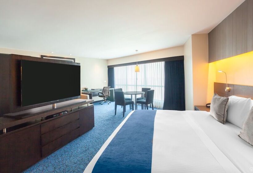 Полулюкс, Wyndham Guayaquil, Puerto Santa Ana