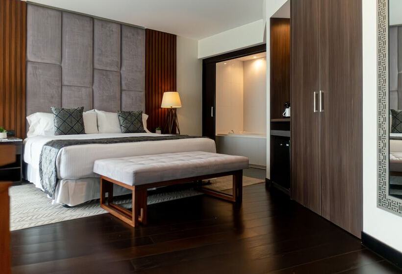 Полулюкс, Wyndham Guayaquil, Puerto Santa Ana