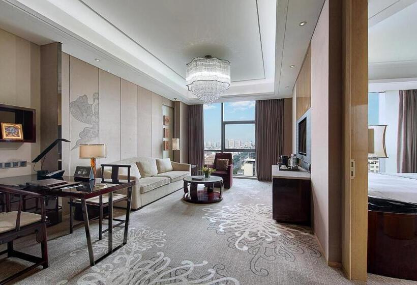 سوییت سوپریور, Pullman Weifang