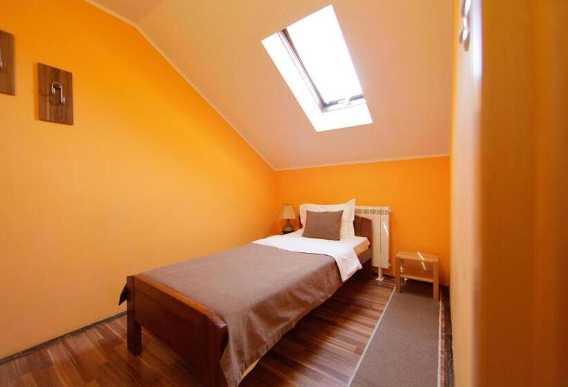 غرفة قياسية فردية, Rooms Konak Mikan