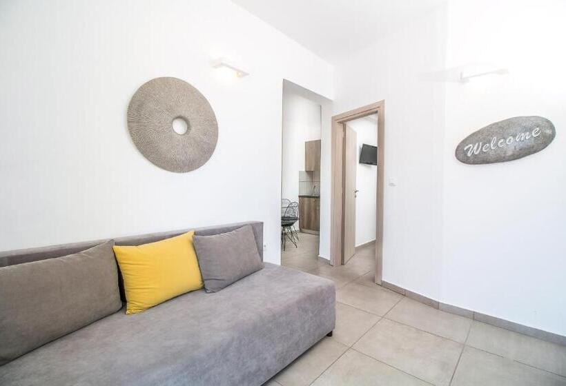 2 Bedroom Apartment Garden View, Hillside Studios & Apartments