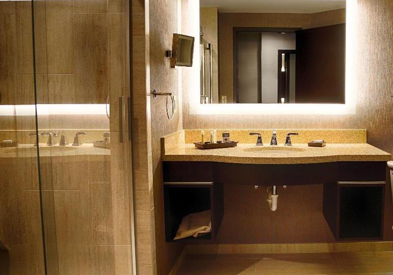 스탠다드 룸 킹사이즈 침대, Doubletree By Hilton Lawrenceburg