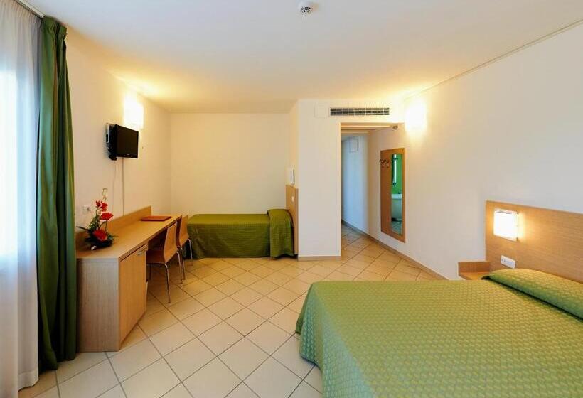 Номер Стандарт Трехместный, Bolgheri Marina Resort Ex Varo Village