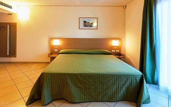 带阳台的三人标准间, Bolgheri Marina Resort Ex Varo Village