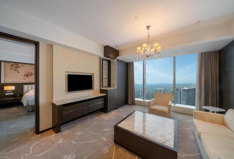 Suite with lake view, Crowne Plaza Shaoxing By Ihg
