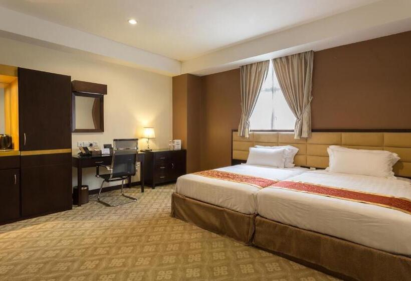 Deluxe Zimmer, Hallmark Crown
