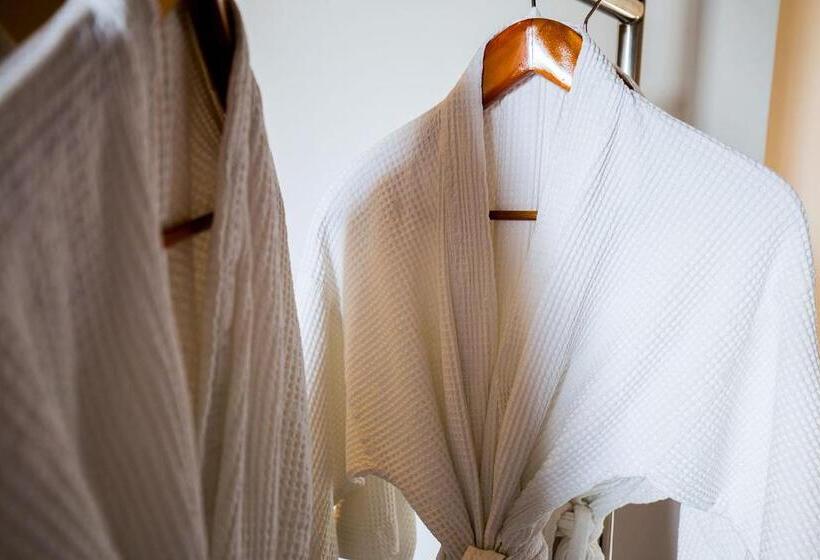 Номер Deluxe, The 1o1 Bali Fontana Seminyak
