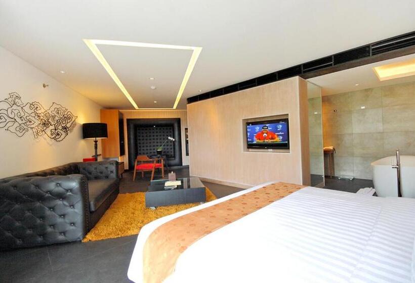 Люкс Кровать Кинг, The 1o1 Bali Fontana Seminyak