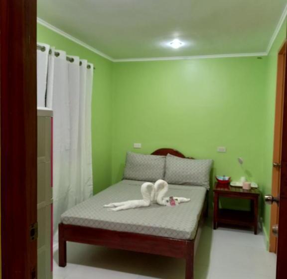 Номер Deluxe с Балконом, Chilly Beach Resort Palawan