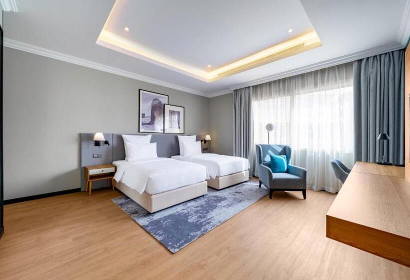 Вилла 3 Спальни, Radisson Hotel Riyadh Airport