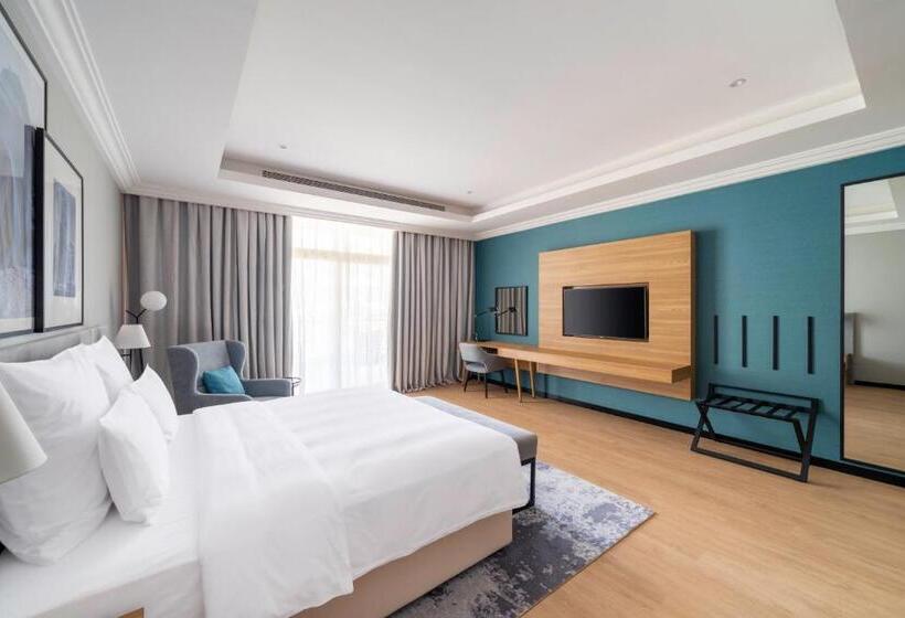 Вилла 3 Спальни, Radisson Hotel Riyadh Airport