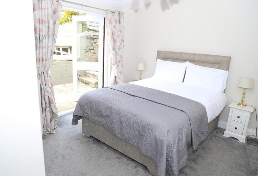 디럭스 스위트 킹 침대, Madelines Accommodation