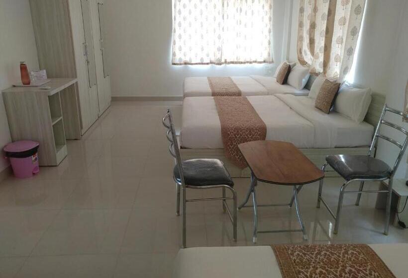 디럭스 4인 룸, Sai Inn Mysore