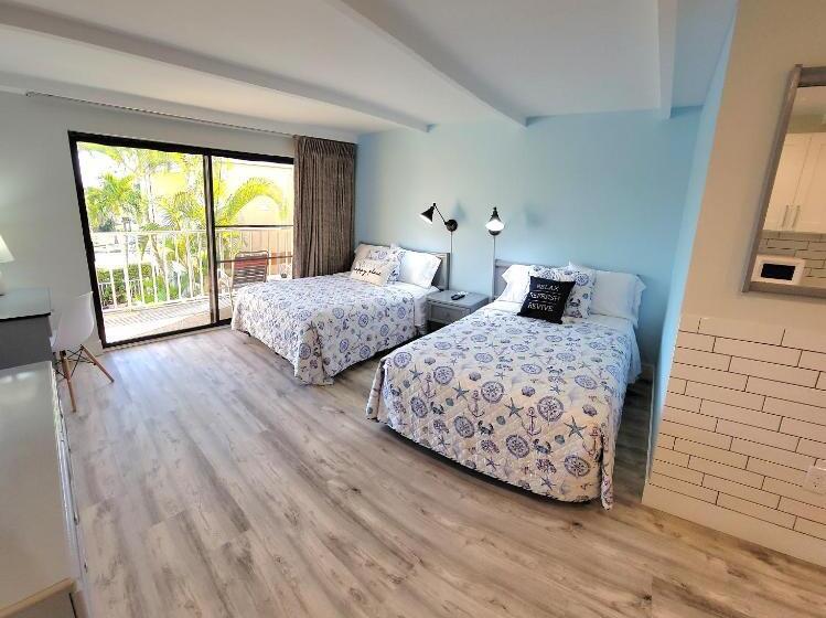 اتاق استاندارد با بالکن, Satellite Motel