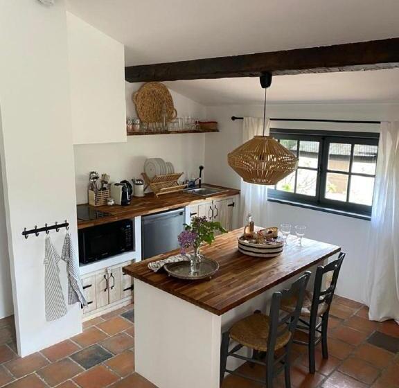 Студия Стандарт, Domaine Le Petit Hameau