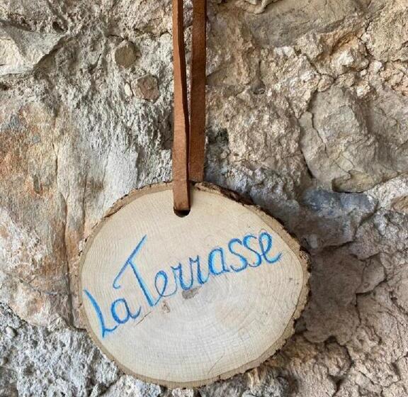 Студия Стандарт, Domaine Le Petit Hameau