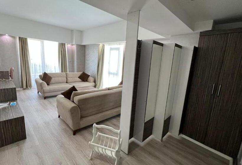 豪华三人间, Mox Hotel Wellness & Spa