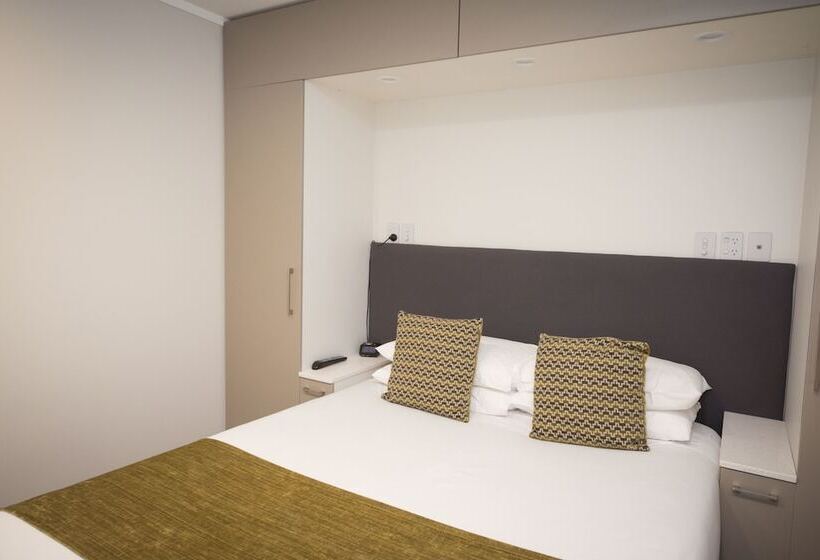 Апартаменты 3 Спальни, Quest On Johnston Serviced Apartments