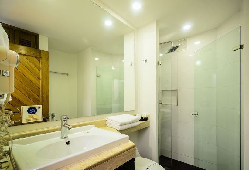 Апартаменты 1 Спальня, Travelers Fontana Plaza