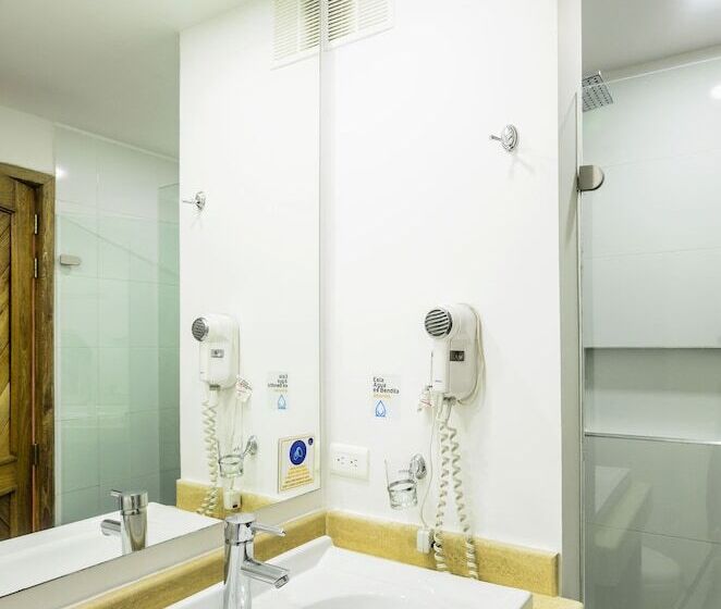Апартаменты 2 Спальни, Travelers Fontana Plaza