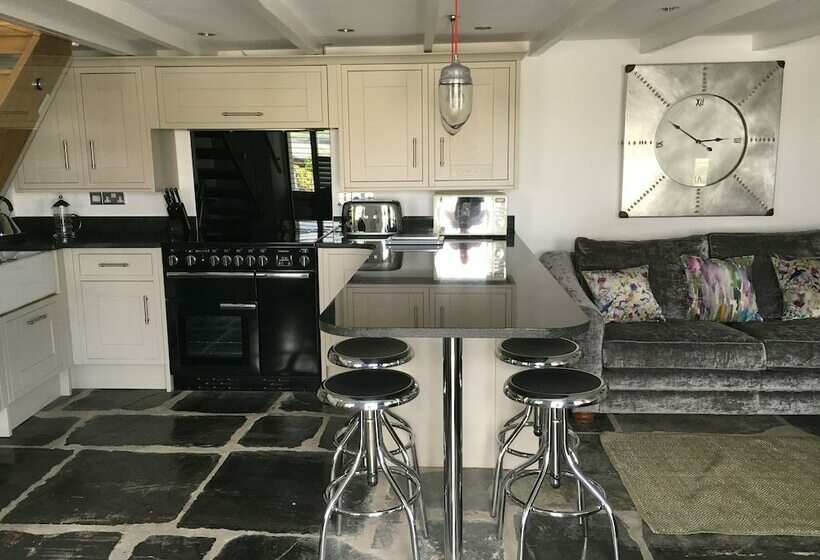 Дом 1 Спальня, The Padstow Cottage   Coswarth House
