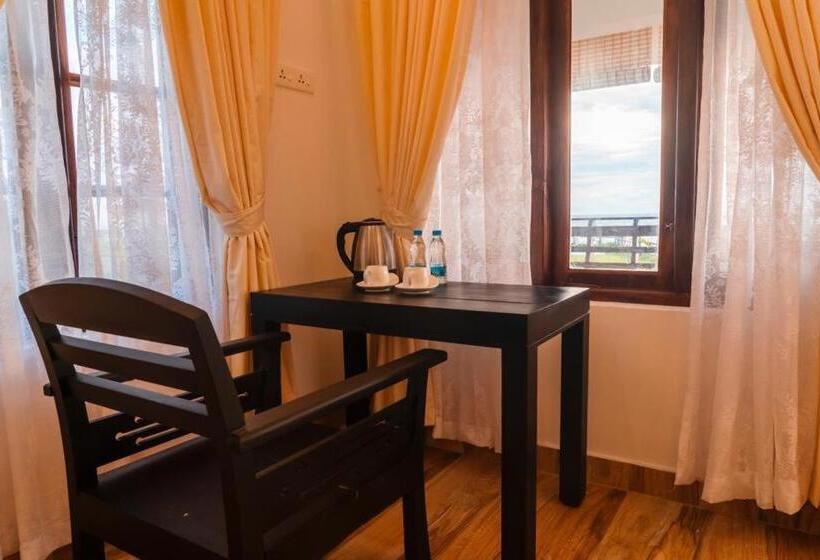 اتاق لوکس با چشم‌انداز دریا, The Marine Pride Beach Resort & Spa