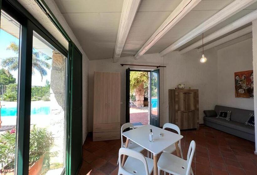 اتاق استاندارد سه تخته با چشم‌انداز استخر, B&b Etico La Casa Di Toti