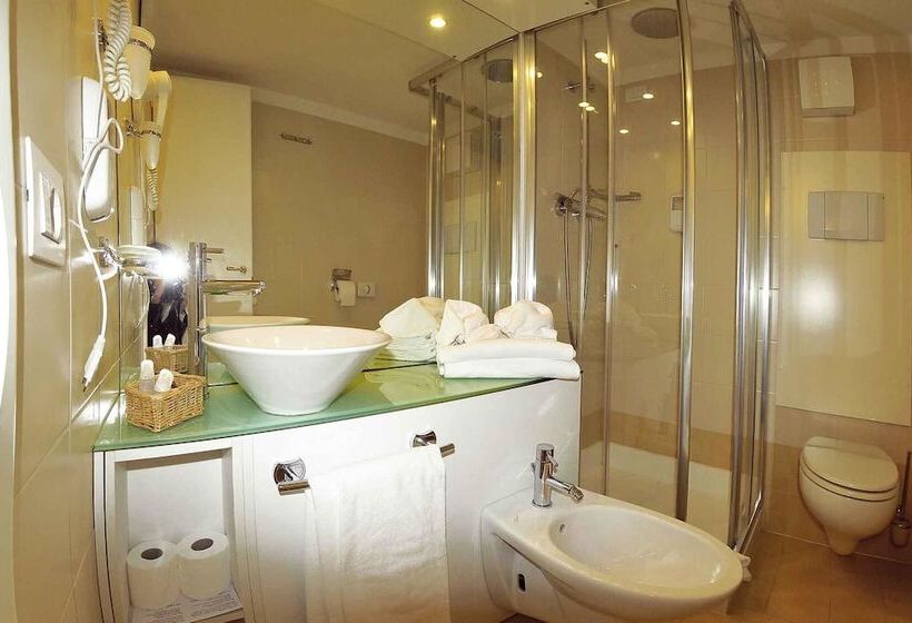 클래식 4인 룸, Alpen Hotel Eghel