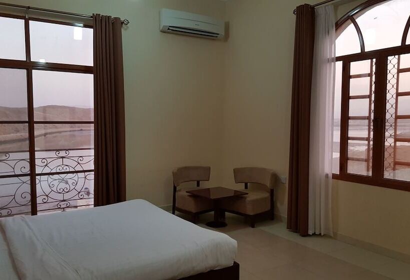 اتاق استاندارد با چشم‌انداز دریا, Al Ayjah Plaza