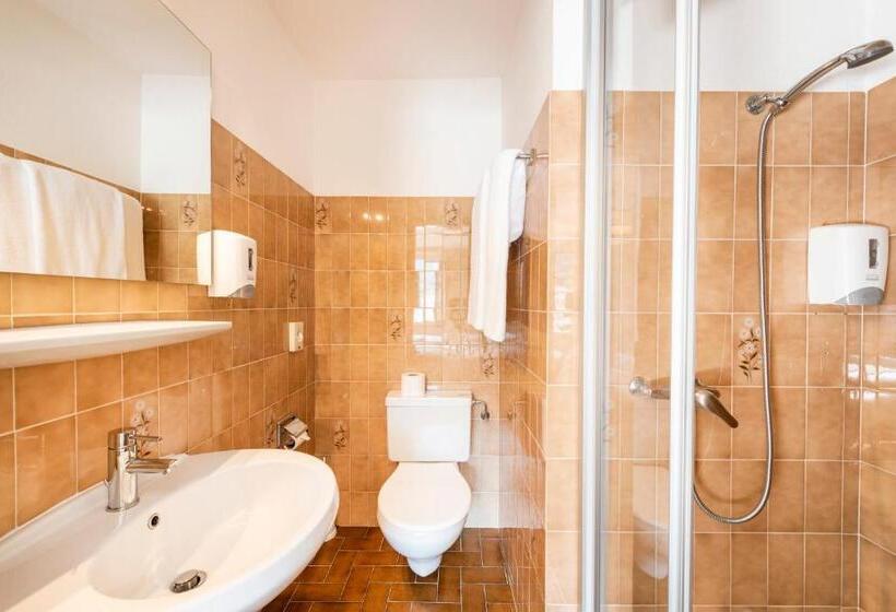 Семейный Номер, Albergo Ristorante Svizzero