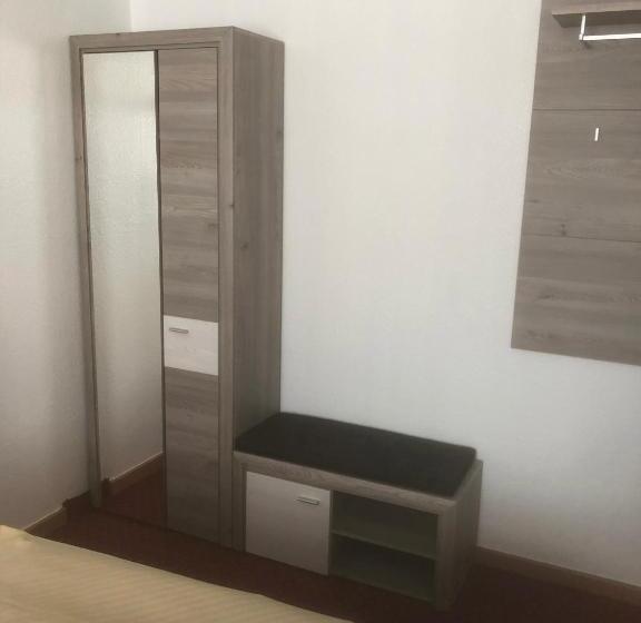 Номер Стандарт, Sechzehn