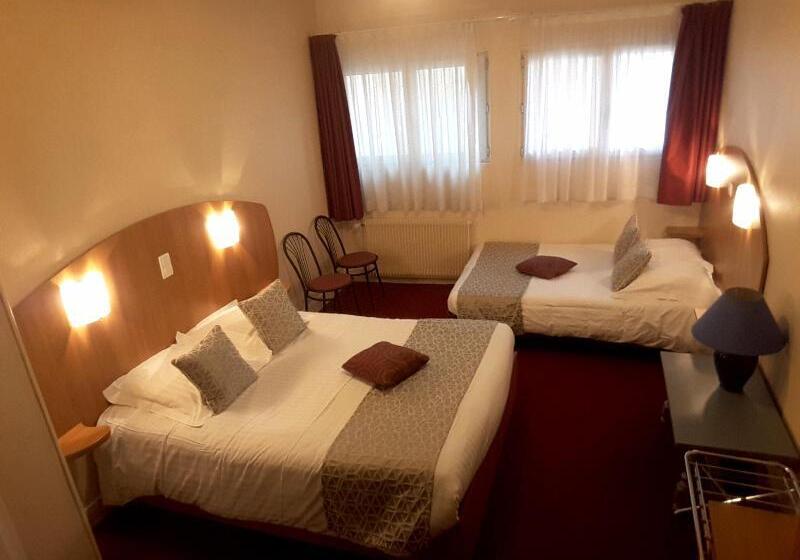 Номер Стандарт Трехместный, Logis   Hôtel Et Restaurant Le Sof