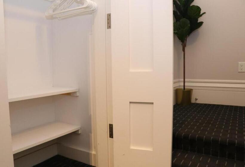 Студия Стандарт, Charming & Stylish Studio On Beacon Hill #3
