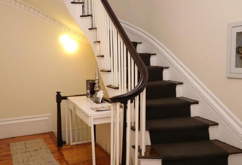 Студия Стандарт, Charming & Stylish Studio On Beacon Hill #3