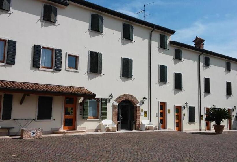 Апартаменты 3 Спальни, Relais Corte Pontigliardo