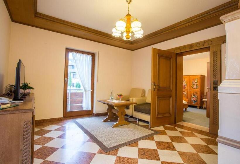 Family Suite, Hirsch