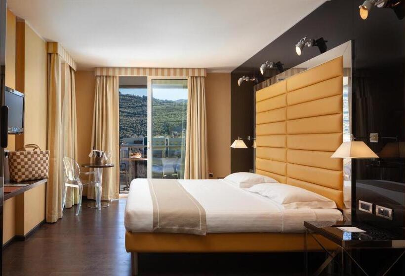 Номер Executive, Kristal Palace   Tonelli Hotels   Adult Friendly